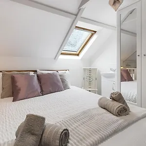 https://pips-cottage.exeterhotels.net
