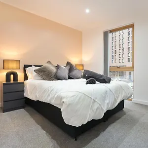 Apartment Stylish Modern In, Sheffield